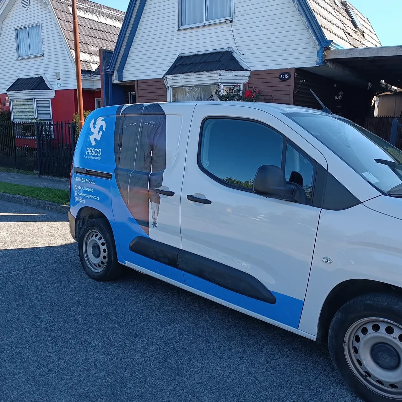 Rotulación lateral de furgón PESCO Taller Móvil Automotora Berríos Puerto Montt