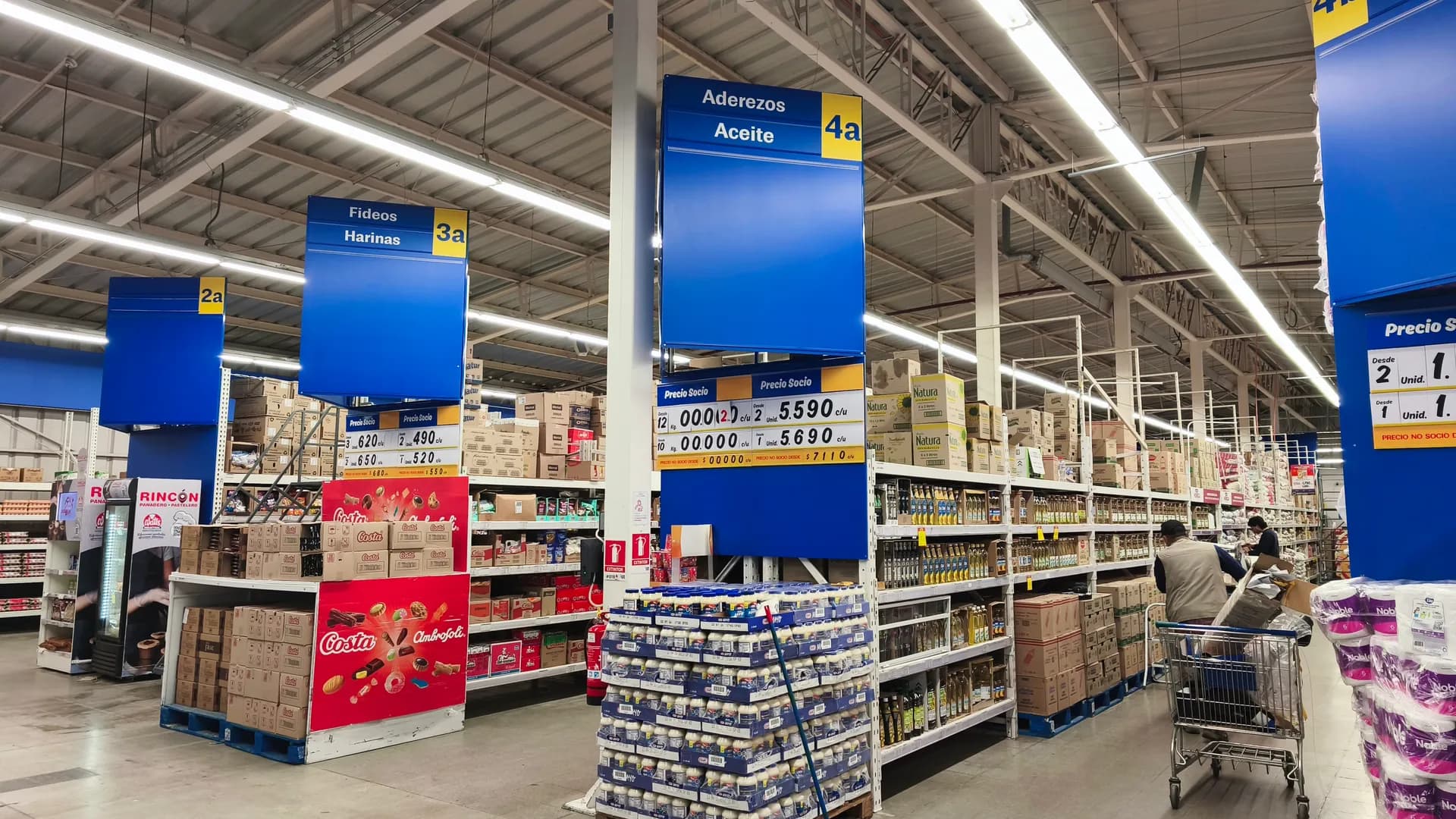 Paneles colgantes señalética pasillos 2a-4a Supermercado Alvi Puerto Montt