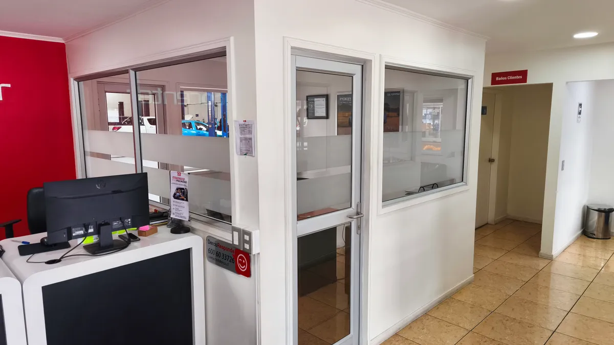 Empavonado vinilo esmerilado en servicio tecnico Automotora Berrios