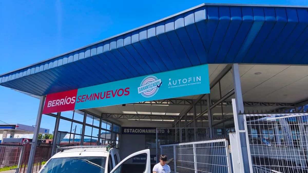 Letrero luminoso exterior para Seminuevos Berrios