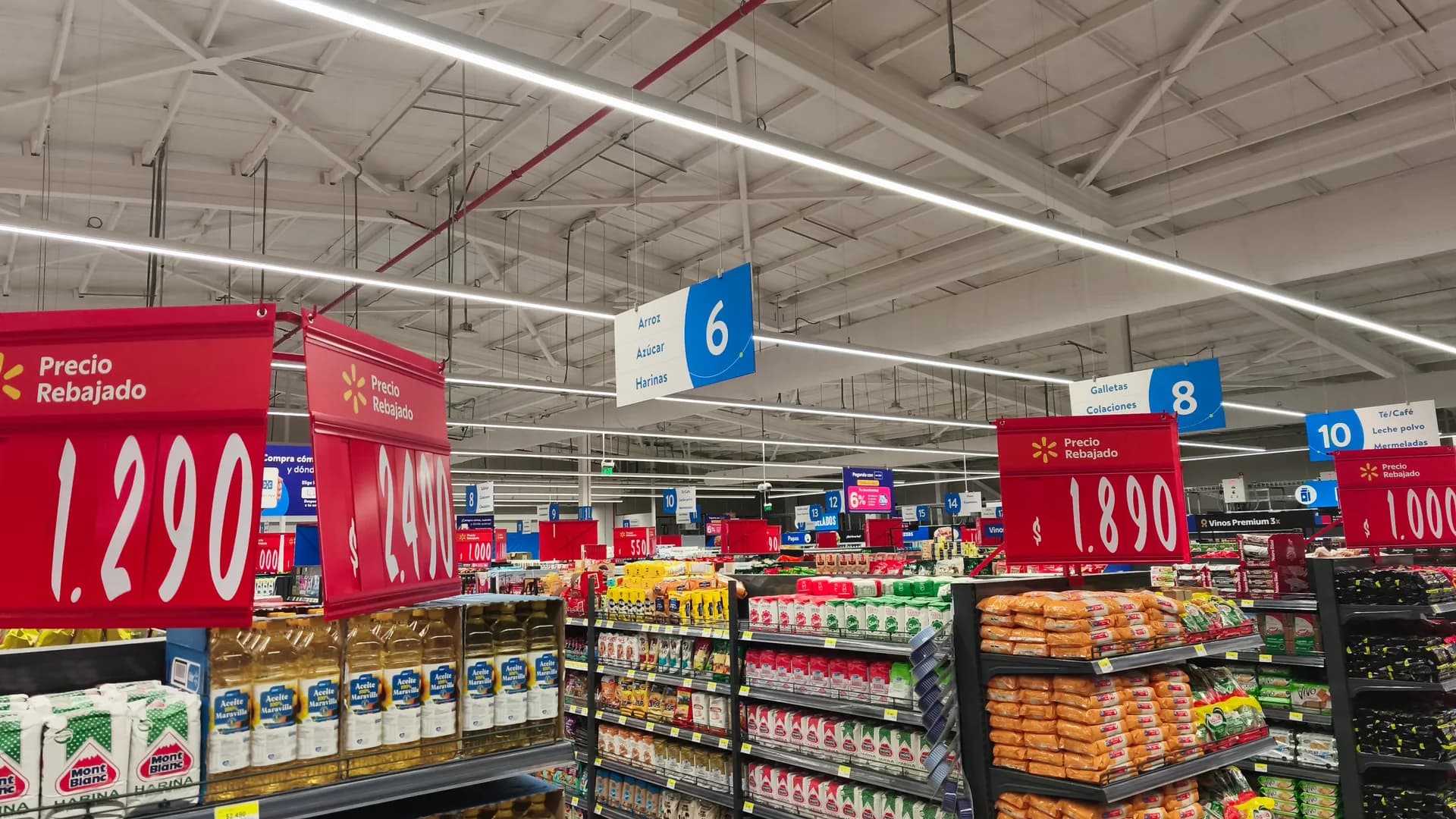 Material gráfico promocional colgante en Supermercado Líder Panguipulli