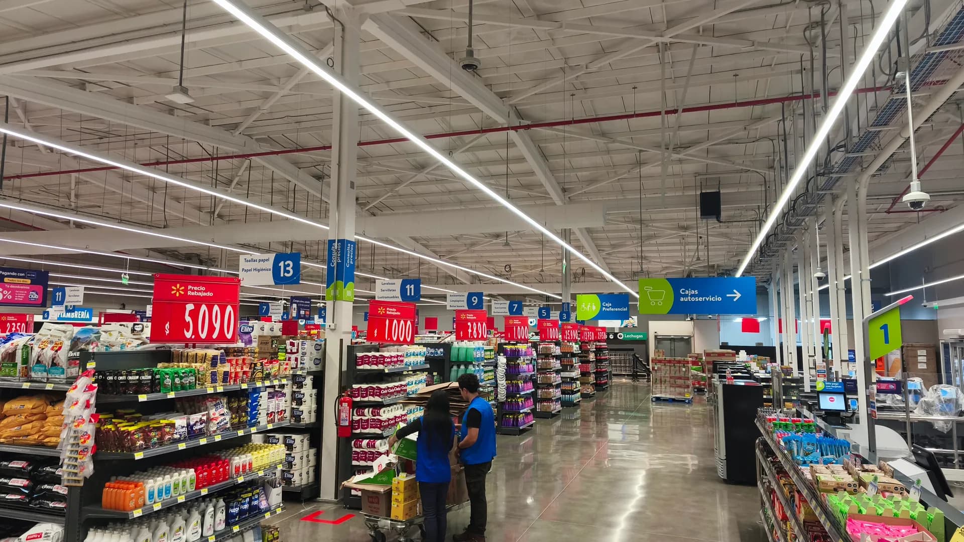 Señalética y gráfica interior en apertura Supermercado Líder Panguipulli