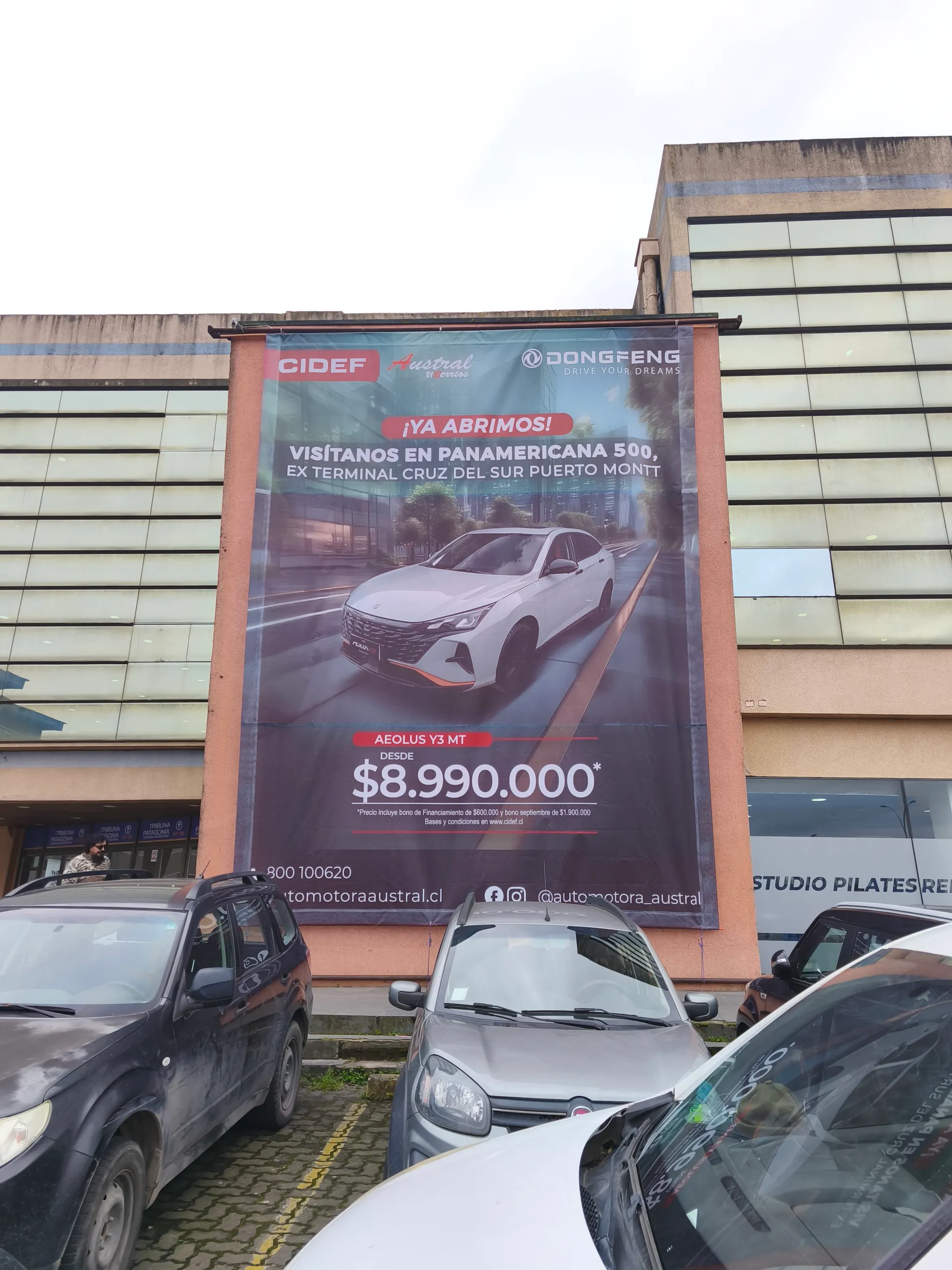 Gigantografía malla mesh vista desde calle Puerto Montt