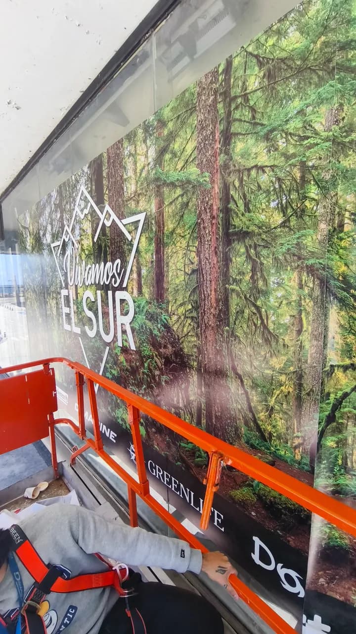 Instalación de vinilo adhesivo en fachada Dimarsa Casa Matriz Puerto Montt