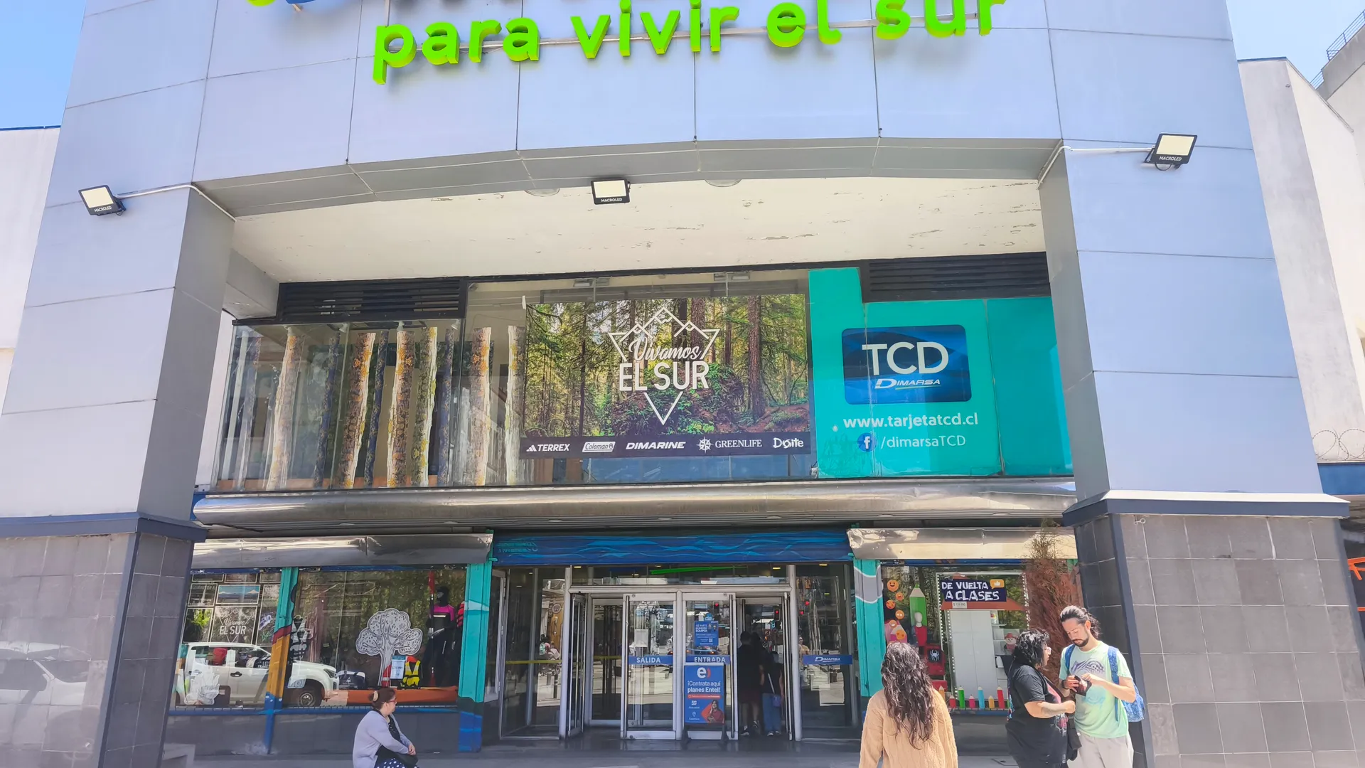 Vinilo adhesivo terminado en fachada Dimarsa Casa Matriz Puerto Montt